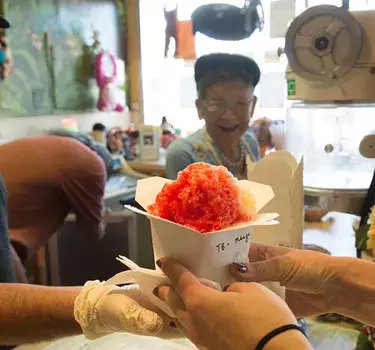 Shaved ice being purchased at Banana Crepe in Japantown
