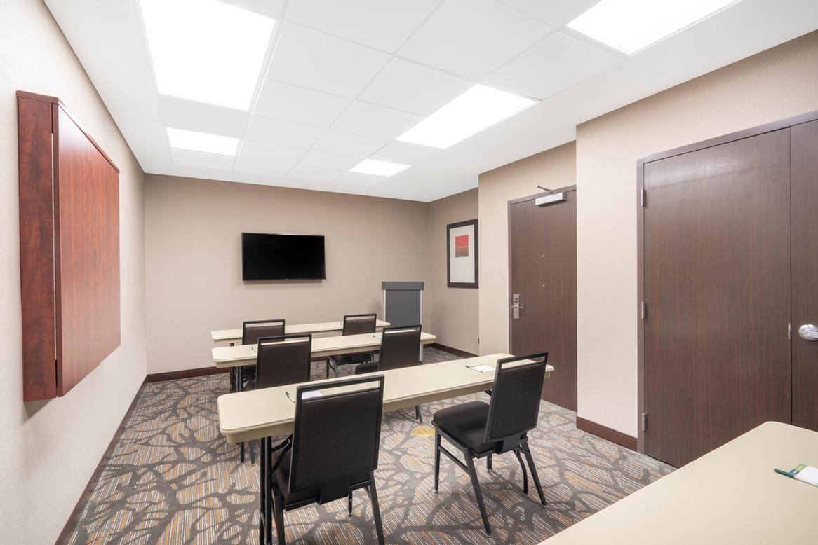 Wingate by Wyndham San Jose meeting room