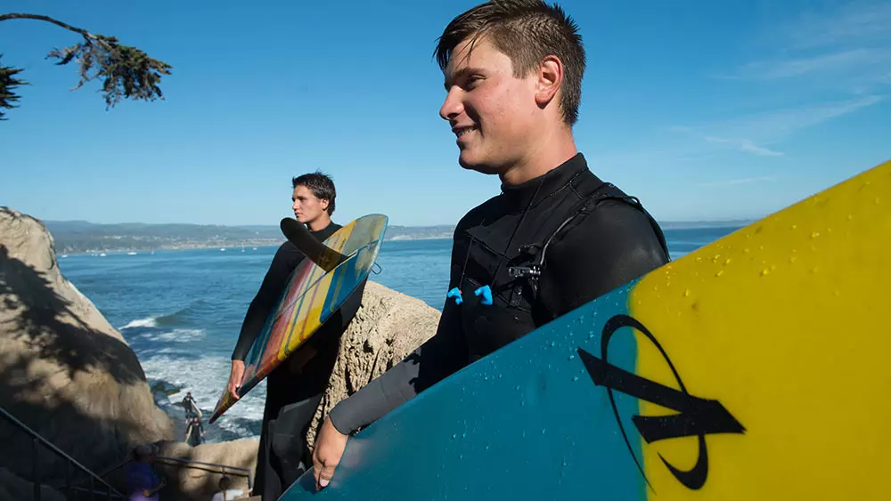 Men with boogie boards