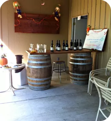 wine-tasting-at-villa-del-monte-winery3