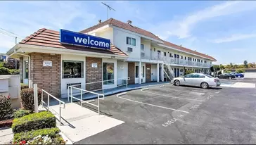 Motel 6 San Jose Airport Exterior